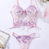 Conjunto de 2 piezas con top bordado y tanga